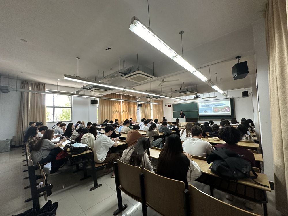 南宫NG28科技集团在南京邮电大学通达学院举办讲座